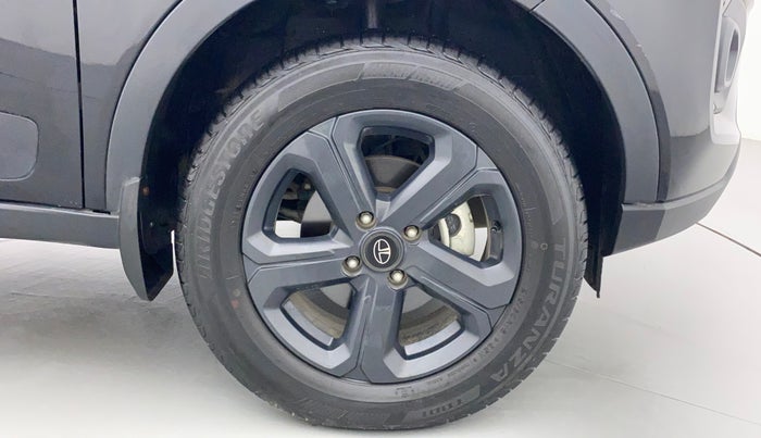 2021 Tata NEXON XZA PLUS (O) PETROL DARK EDITION, Petrol, Automatic, 26,454 km, Right Front Wheel