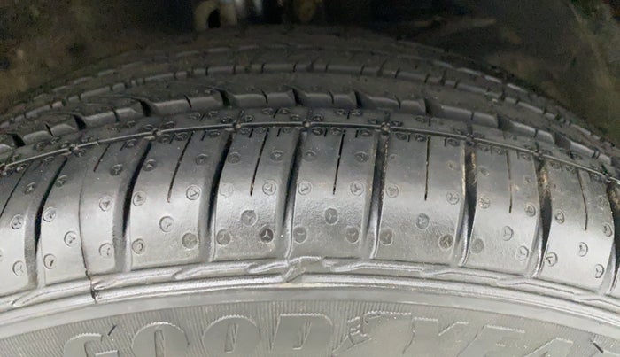 2016 Maruti Baleno ALPHA PETROL 1.2, Petrol, Manual, 25,628 km, Right Front Tyre Tread