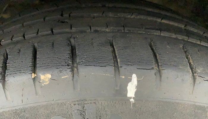 2016 Maruti Baleno ALPHA PETROL 1.2, Petrol, Manual, 25,628 km, Left front tyre - Minor crack