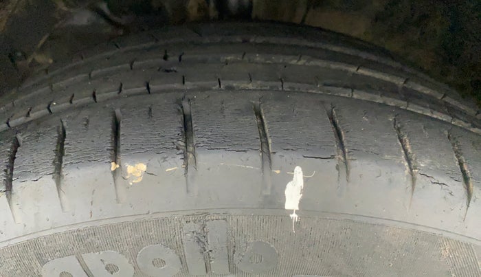 2016 Maruti Baleno ALPHA PETROL 1.2, Petrol, Manual, 25,628 km, Left Front Tyre Tread