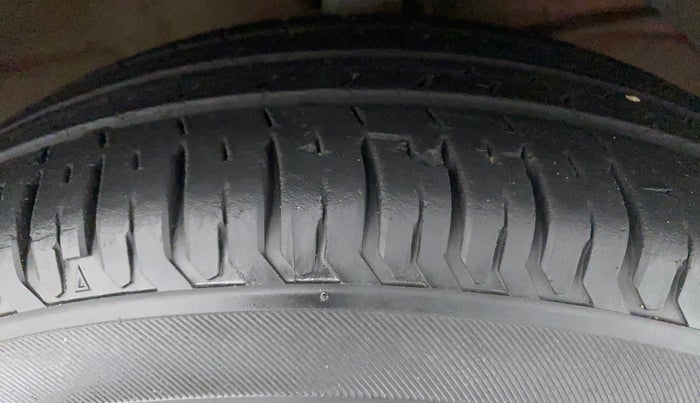 2017 Maruti Dzire VXI AMT, Petrol, Automatic, 33,246 km, Right Front Tyre Tread