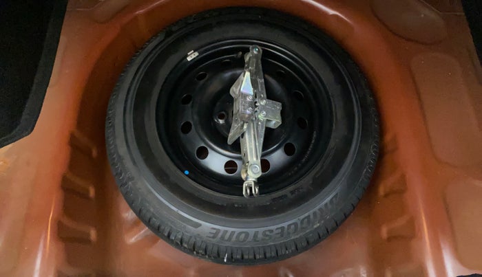 2017 Maruti Dzire VXI AMT, Petrol, Automatic, 33,246 km, Dicky (Boot door) - Tool missing