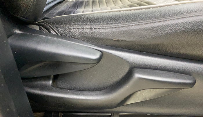 2018 Toyota Innova Crysta 2.4 GX 8 STR, Diesel, Manual, 1,06,871 km, Driver Side Adjustment Panel