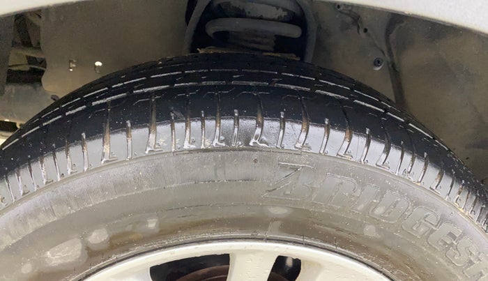 2018 Toyota Innova Crysta 2.4 GX 8 STR, Diesel, Manual, 1,06,871 km, Left Front Tyre Tread