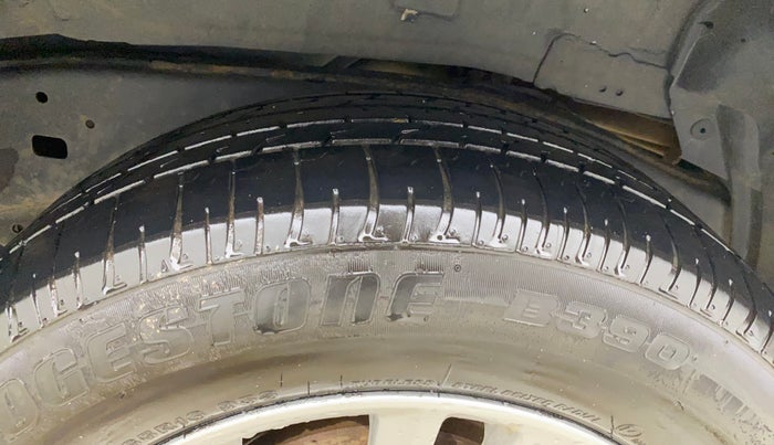 2018 Toyota Innova Crysta 2.4 GX 8 STR, Diesel, Manual, 1,06,871 km, Left Rear Tyre Tread