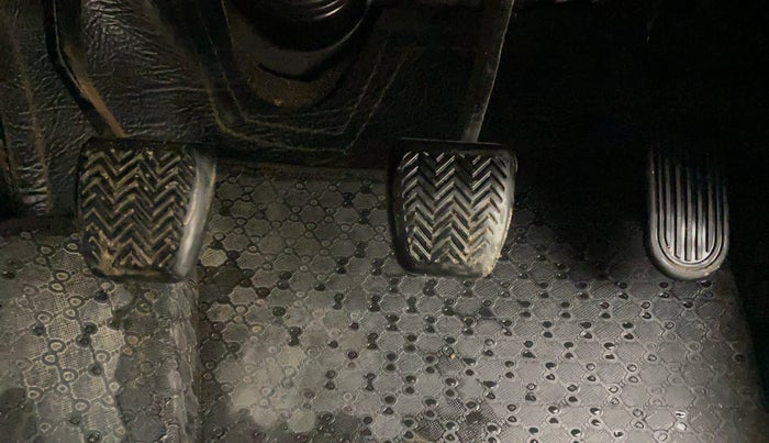 2018 Toyota Innova Crysta 2.4 GX 8 STR, Diesel, Manual, 1,06,871 km, Pedals