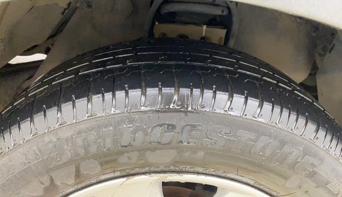 2018 Toyota Innova Crysta 2.4 GX 8 STR, Diesel, Manual, 1,06,871 km, Right Front Tyre Tread