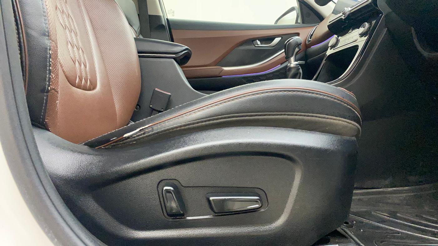 2021 Hyundai ALCAZAR 1.5 SIGNATURE MT 6STR, Diesel, Manual, 1,39,078 km, Driver Side Adjustment Panel