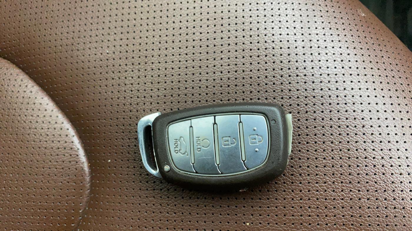 2021 Hyundai ALCAZAR 1.5 SIGNATURE MT 6STR, Diesel, Manual, 1,39,078 km, Key Close Up