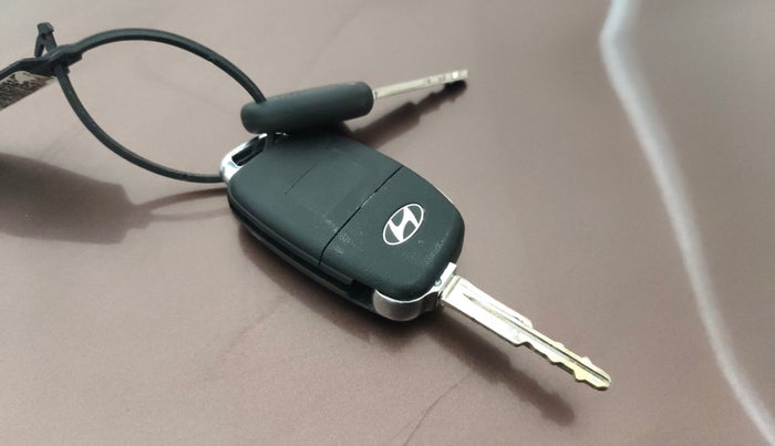 2020 Hyundai AURA S 1.2, Petrol, Manual, 54,167 km, Key Close Up