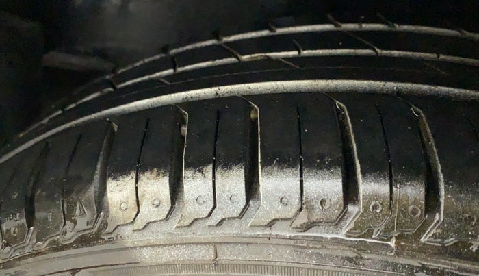 2018 Honda City 1.5L I-VTEC V MT, CNG, Manual, 60,060 km, Right Rear Tyre Tread