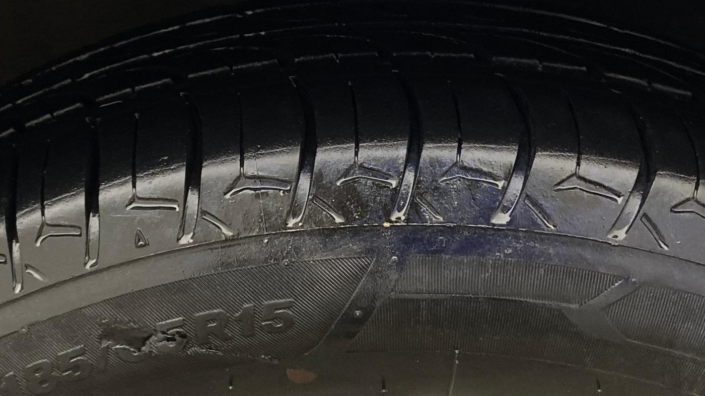 2018 Maruti Swift ZDI AMT, Diesel, Automatic, 63,207 km, Right Front Tyre Tread
