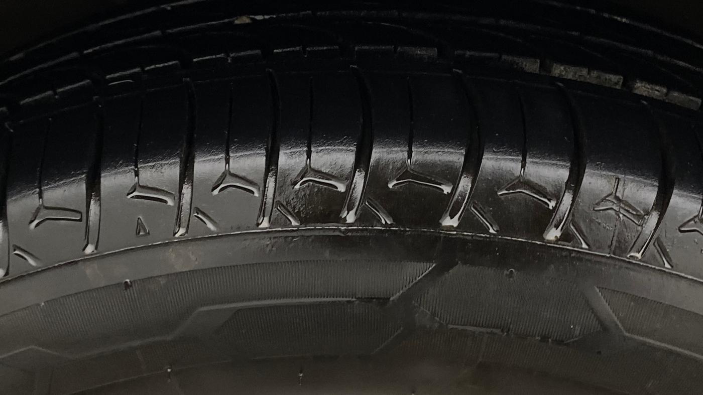 2018 Maruti Swift ZDI AMT, Diesel, Automatic, 63,207 km, Left Front Tyre Tread