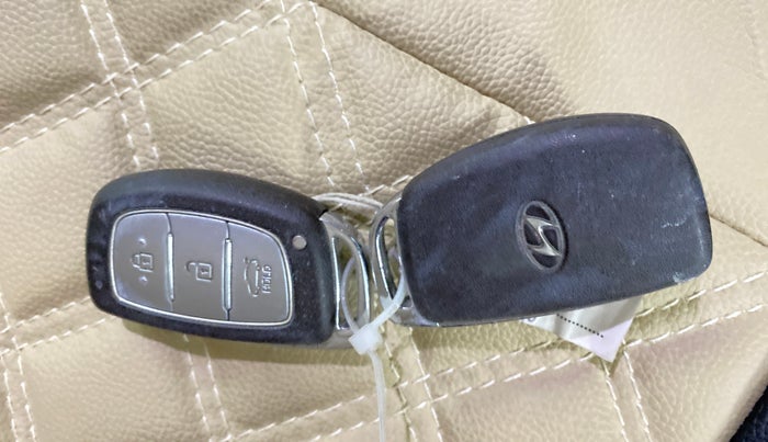 2016 Hyundai Grand i10 ASTA 1.2 KAPPA VTVT, Petrol, Manual, 59,963 km, Key Close Up