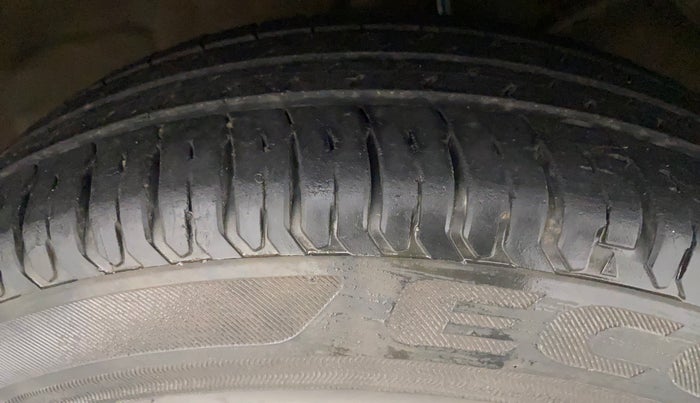 2017 Maruti Dzire VXI, Petrol, Manual, 45,846 km, Right Front Tyre Tread
