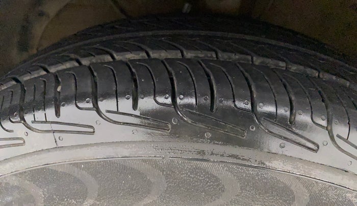 2017 Maruti Dzire VXI, Petrol, Manual, 45,846 km, Left Front Tyre Tread