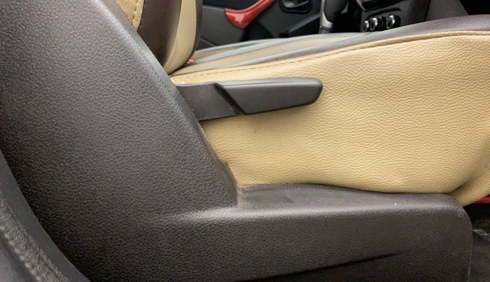 2018 Renault Duster RXS CVT, Petrol, Automatic, 29,311 km, Driver Side Adjustment Panel