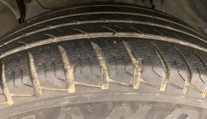 2018 Renault Duster RXS CVT, Petrol, Automatic, 29,311 km, Left Front Tyre Tread