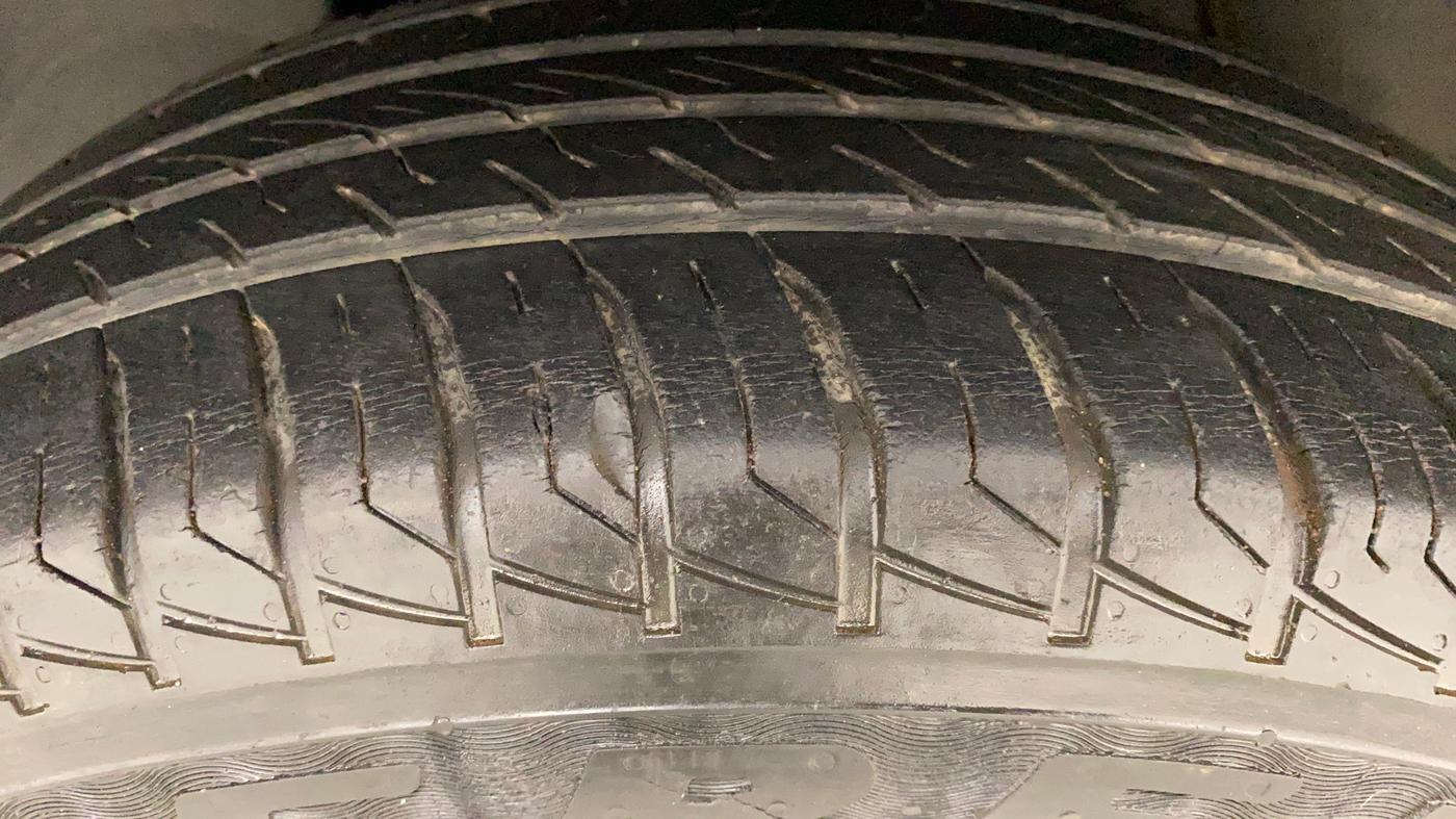 2018 Renault Duster RXS CVT, Petrol, Automatic, 29,311 km, Right Rear Tyre Tread