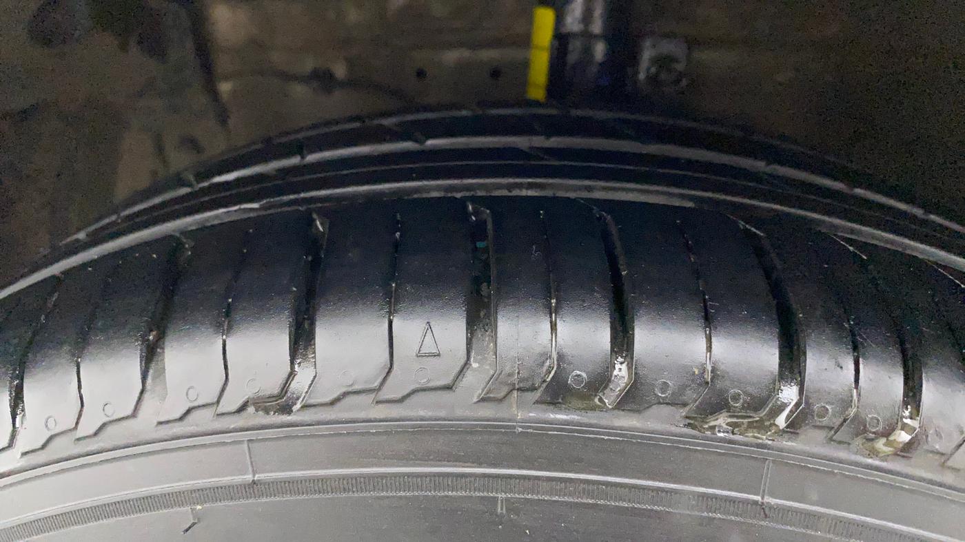 2016 Maruti Ertiga ZDI SHVS, Diesel, Manual, 32,479 km, Left Front Tyre Tread