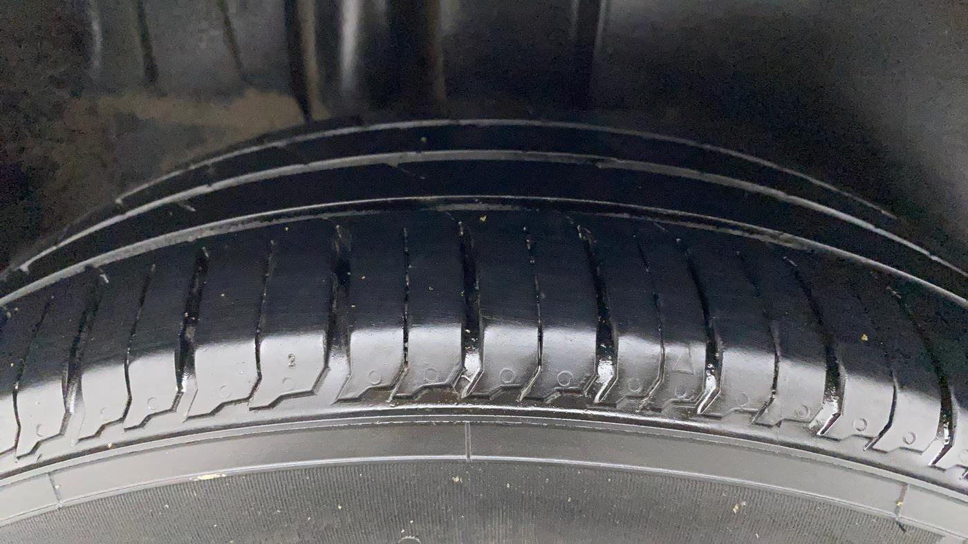 2016 Maruti Ertiga ZDI SHVS, Diesel, Manual, 32,479 km, Right Rear Tyre Tread