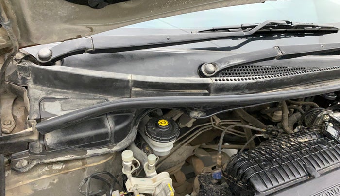2017 Honda WR-V 1.2L I-VTEC VX MT, Petrol, Manual, 79,962 km, Bonnet (hood) - Cowl vent panel has minor damage
