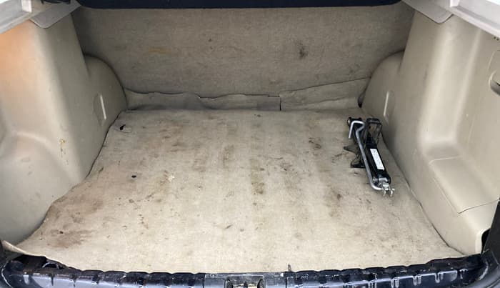 2015 Nissan Terrano XV D THP PREMIUM 110 PS, Diesel, Manual, 90,843 km, Boot Inside