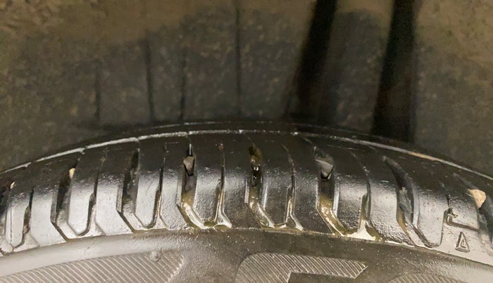 2022 Maruti Dzire VXI AMT, Petrol, Automatic, 17,910 km, Right Rear Tyre Tread
