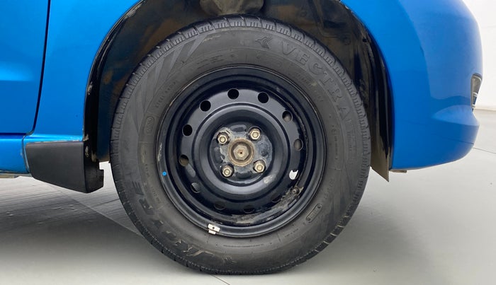 2013 Maruti A Star VXI ABS AT, Petrol, Automatic, 26,853 km, Right Front Wheel