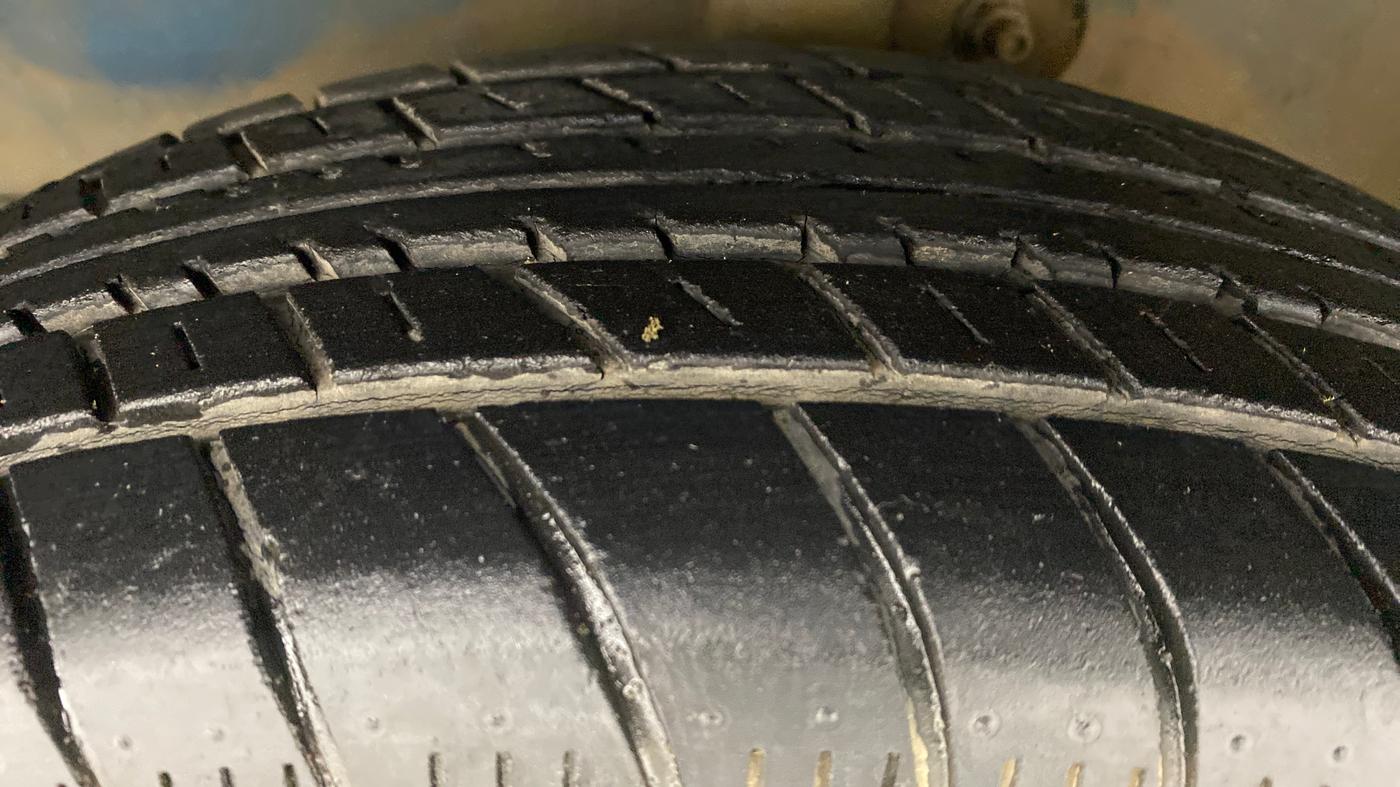 2013 Maruti A Star VXI ABS AT, Petrol, Automatic, 26,853 km, Left Front Tyre Tread