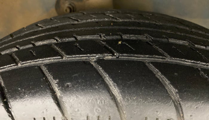 2013 Maruti A Star VXI ABS AT, Petrol, Automatic, 26,853 km, Right Front Tyre Tread