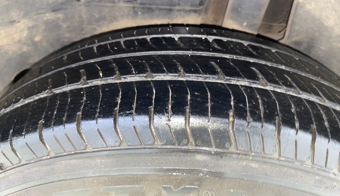 2018 Maruti Dzire VXI AMT, CNG, Automatic, 94,703 km, Left Rear Tyre Tread