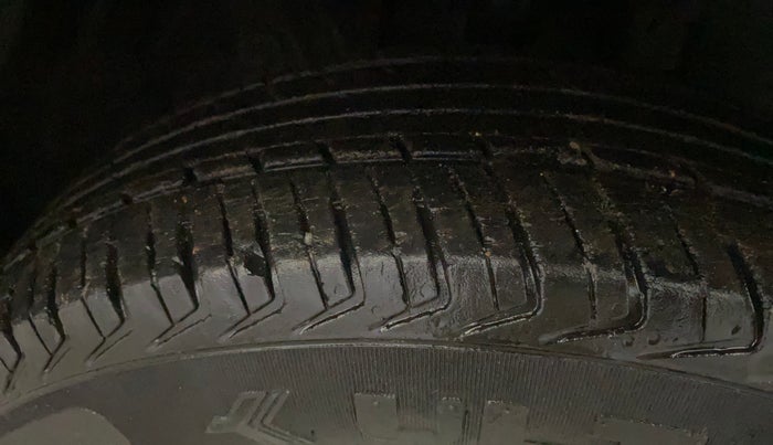 2017 Renault Kwid RXT 1.0, Petrol, Manual, 44,244 km, Right Front Tyre Tread