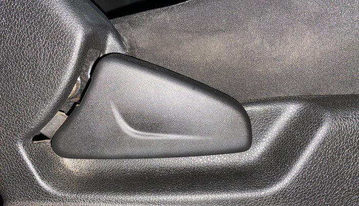 2017 Renault Kwid RXT 1.0, Petrol, Manual, 44,244 km, Driver Side Adjustment Panel