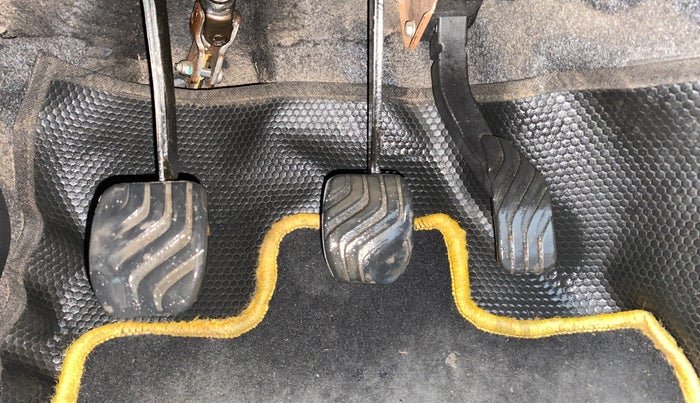 2017 Renault Kwid RXT 1.0, Petrol, Manual, 44,244 km, Pedals