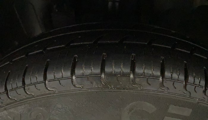 2017 Renault Kwid RXT 1.0, Petrol, Manual, 44,244 km, Left Front Tyre Tread