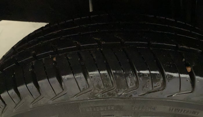 2017 Renault Kwid RXT 1.0, Petrol, Manual, 44,244 km, Right Rear Tyre Tread