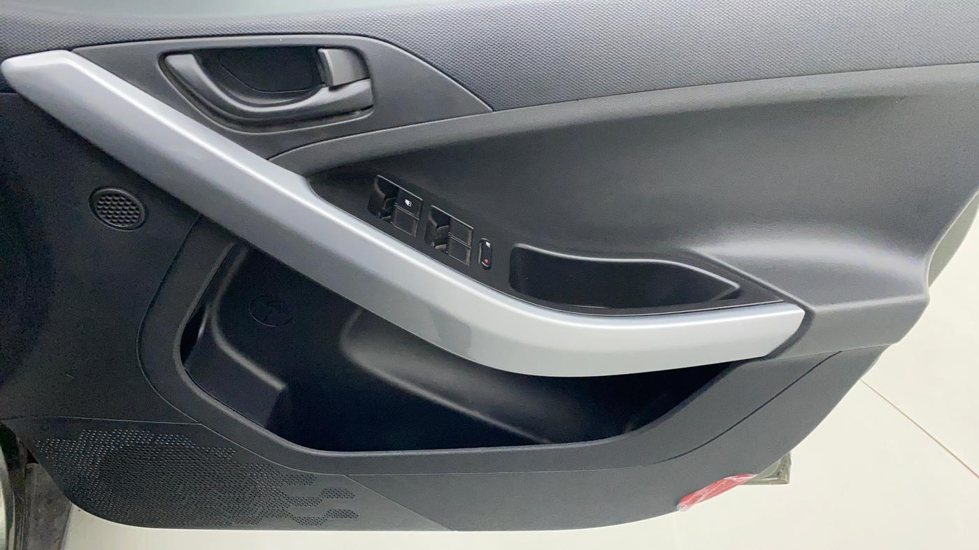 2021 Tata NEXON XM 1.2, Petrol, Manual, 45,386 km, Driver Side Door Panels Control