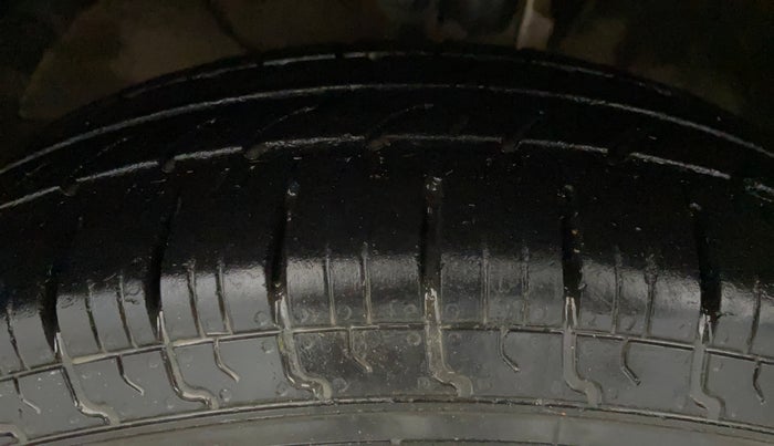 2020 Maruti Swift VXI AMT, Petrol, Automatic, 43,040 km, Left Front Tyre Tread