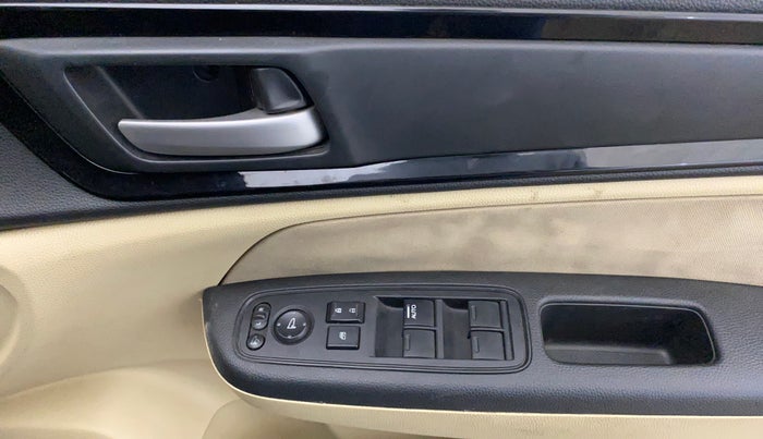 2019 Honda Amaze 1.2L I-VTEC S, CNG, Manual, 80,190 km, Driver Side Door Panels Control