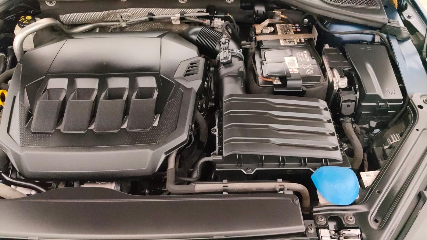 2023 Skoda Octavia L&K 2.0 AT, Petrol, Automatic, 41,459 km, Engine View - Left