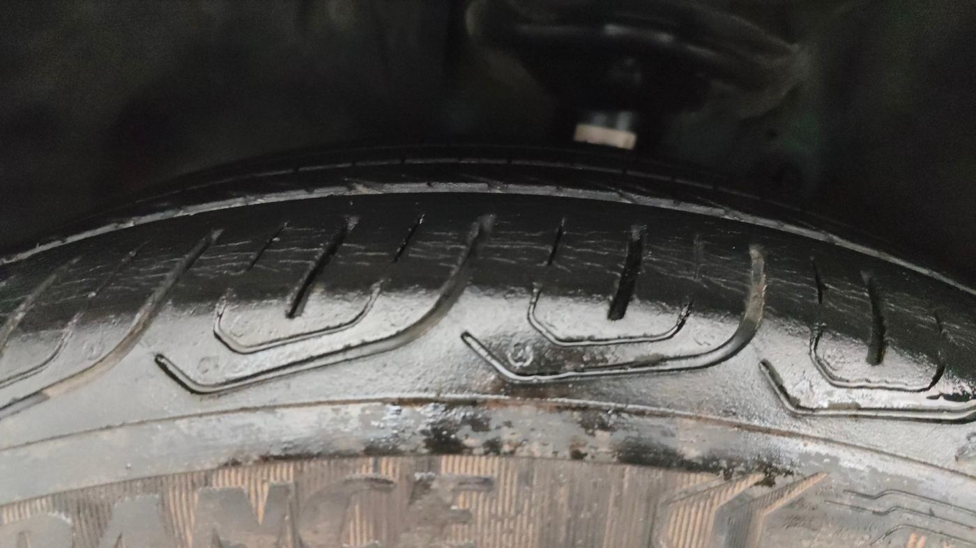 2023 Skoda Octavia L&K 2.0 AT, Petrol, Automatic, 41,459 km, Left Front Tyre Tread