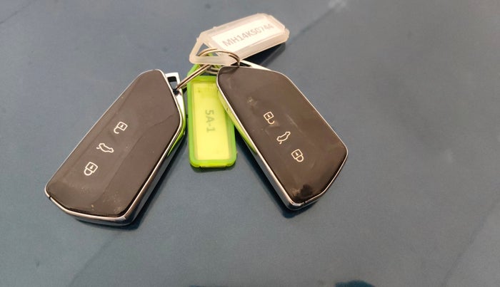 2023 Skoda Octavia L&K 2.0 AT, Petrol, Automatic, 41,459 km, Key Close Up