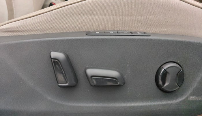 2023 Skoda Octavia L&K 2.0 AT, Petrol, Automatic, 41,459 km, Driver Side Adjustment Panel