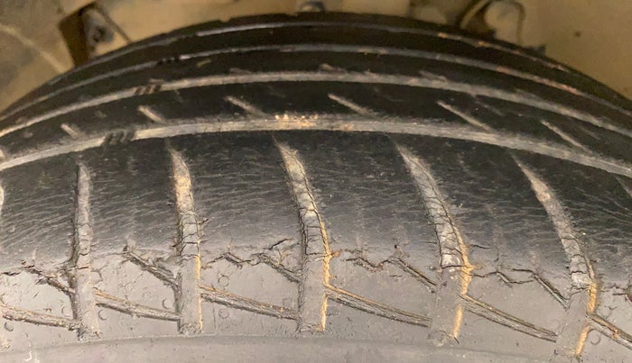 2014 Renault Duster 85 PS RXL PLUS DIESEL, Diesel, Manual, 66,604 km, Left Front Tyre Tread