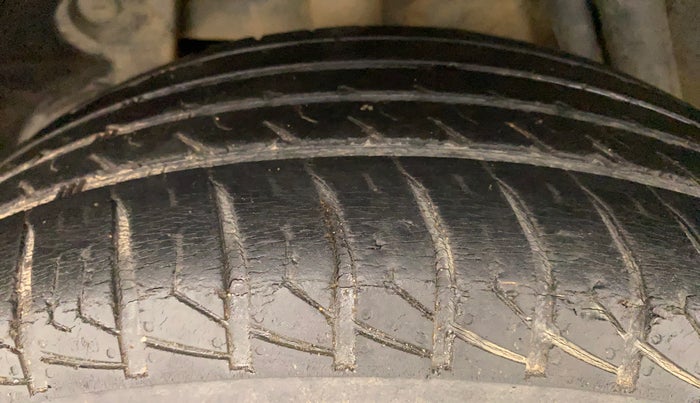 2014 Renault Duster 85 PS RXL PLUS DIESEL, Diesel, Manual, 66,604 km, Right Rear Tyre Tread