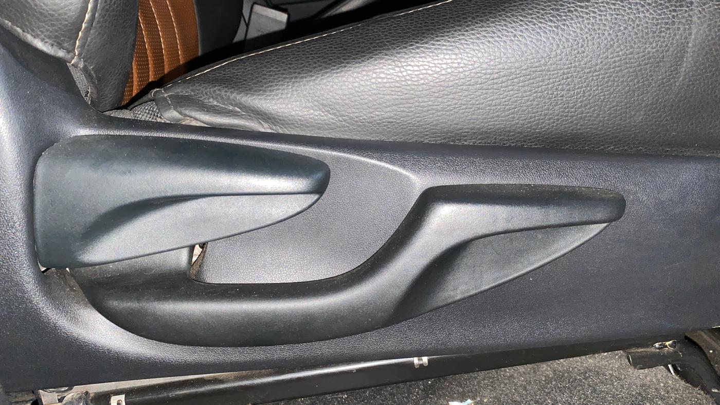 2018 Toyota Innova Crysta 2.4 GX 8 STR, Diesel, Manual, 28,379 km, Driver Side Adjustment Panel