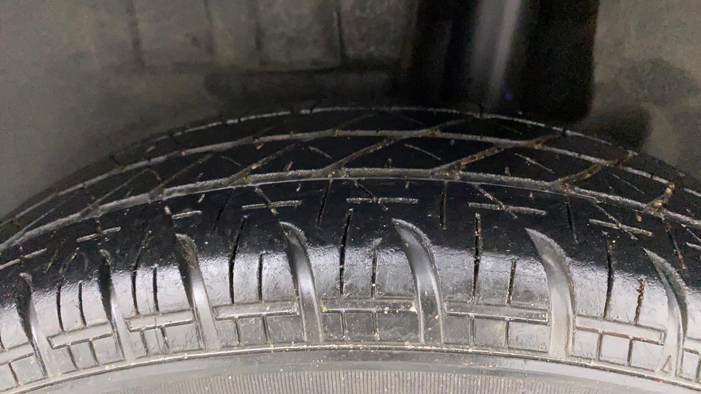 2017 Maruti Dzire VDI AMT, Diesel, Automatic, 1,10,277 km, Left Rear Tyre Tread