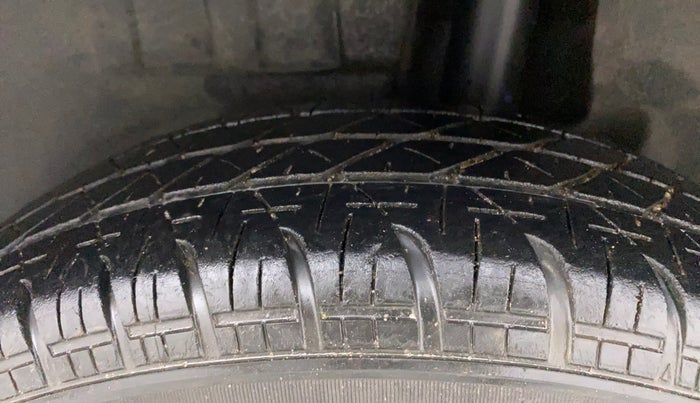 2017 Maruti Dzire VDI AMT, Diesel, Automatic, 1,10,277 km, Left Rear Tyre Tread