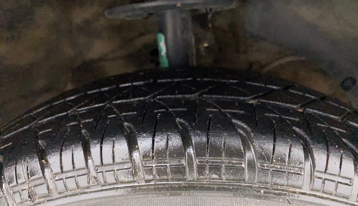 2017 Maruti Dzire VDI AMT, Diesel, Automatic, 1,10,277 km, Right Front Tyre Tread